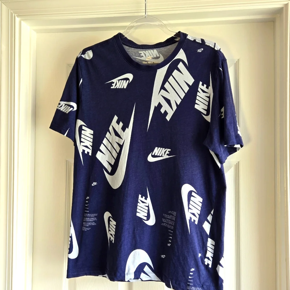 Nike Men's Navy Allover Print T-Shirt (DR7817-410) Tee Size Medium Cotton‎